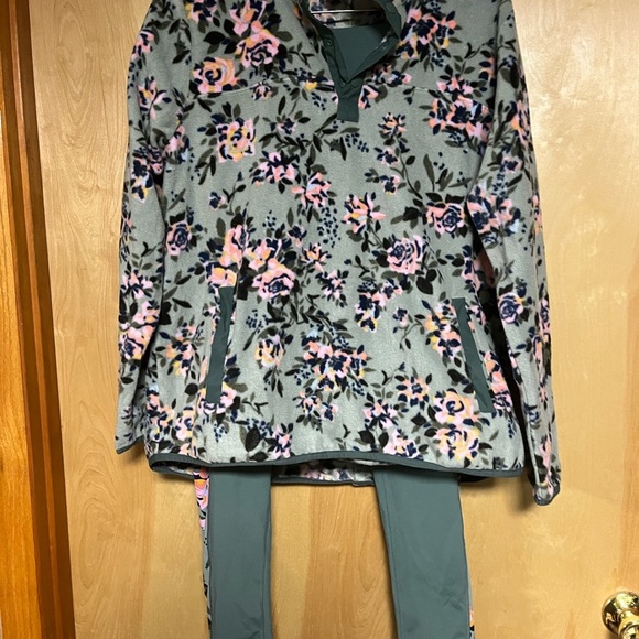 Vera Bradley Floral Fleece with Pink and Green - Picture 5 of 5